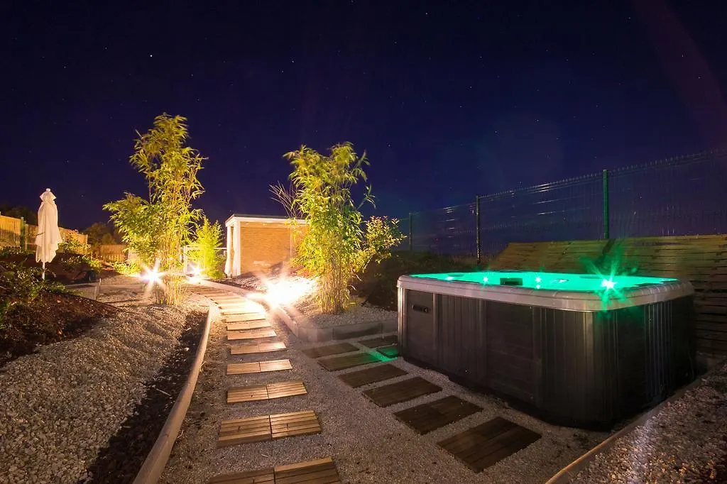 Camping Adria Mobile Homes In Camping Kastanija Novigrad Istria 4*,