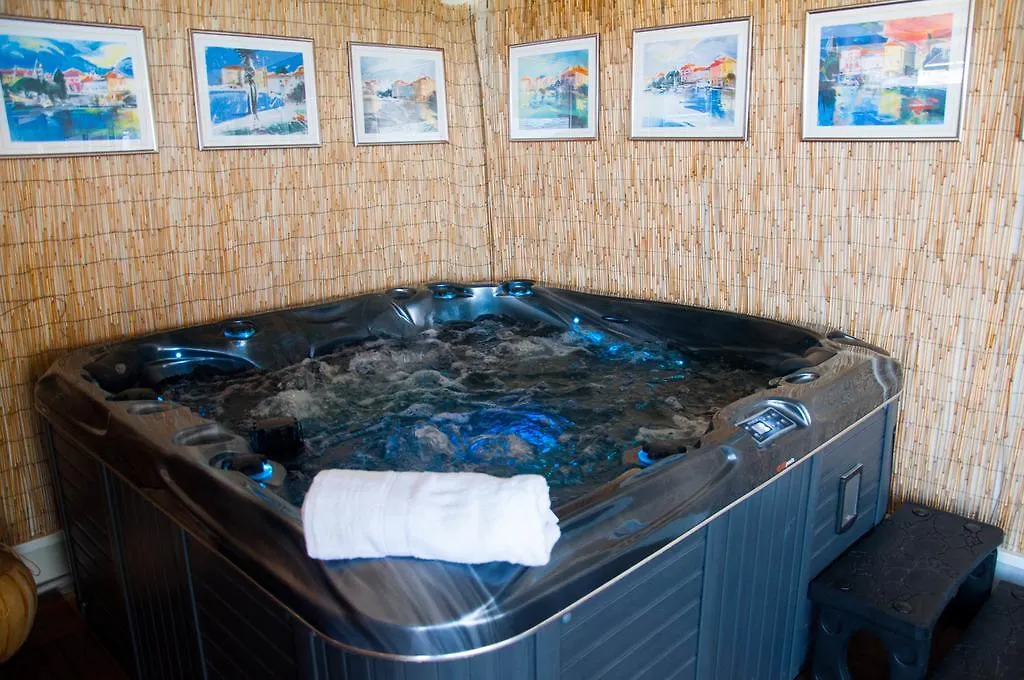 Camping Adria Mobile Homes In Camping Kastanija Novigrad Istria Semesterpark