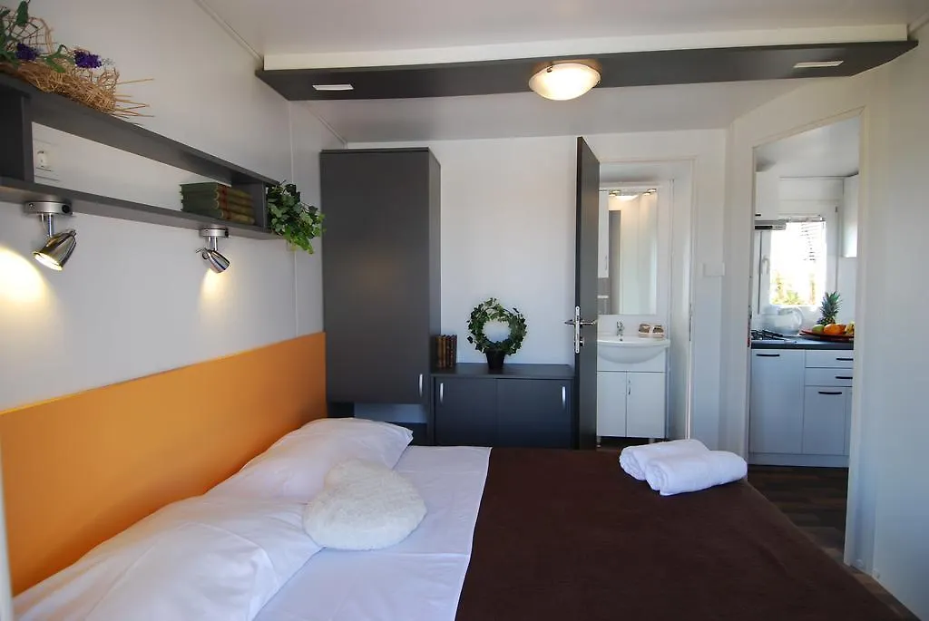 **** Feriepark Camping Adria Mobile Homes In Camping Kastanija Novigrad Istria Kroatien