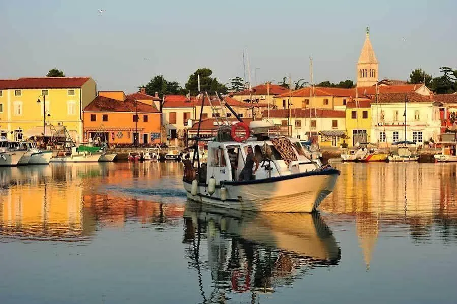 **** Feriepark Camping Adria Mobile Homes In Camping Kastanija Novigrad Istria Kroatien